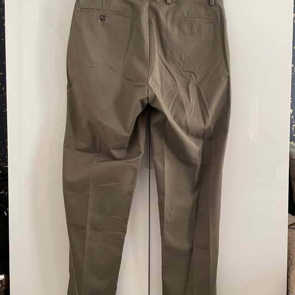 DOCKERS 36 x 32 Dark Tan Khaki D3 Classic Fit Chino Pants - Picture 2 of 4